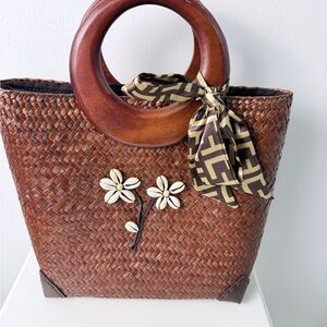 Vintage Woven Straw Handbag Wooden Round Handles Floral Shell Detail Boho